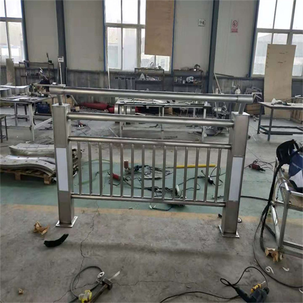 燈光護(hù)欄